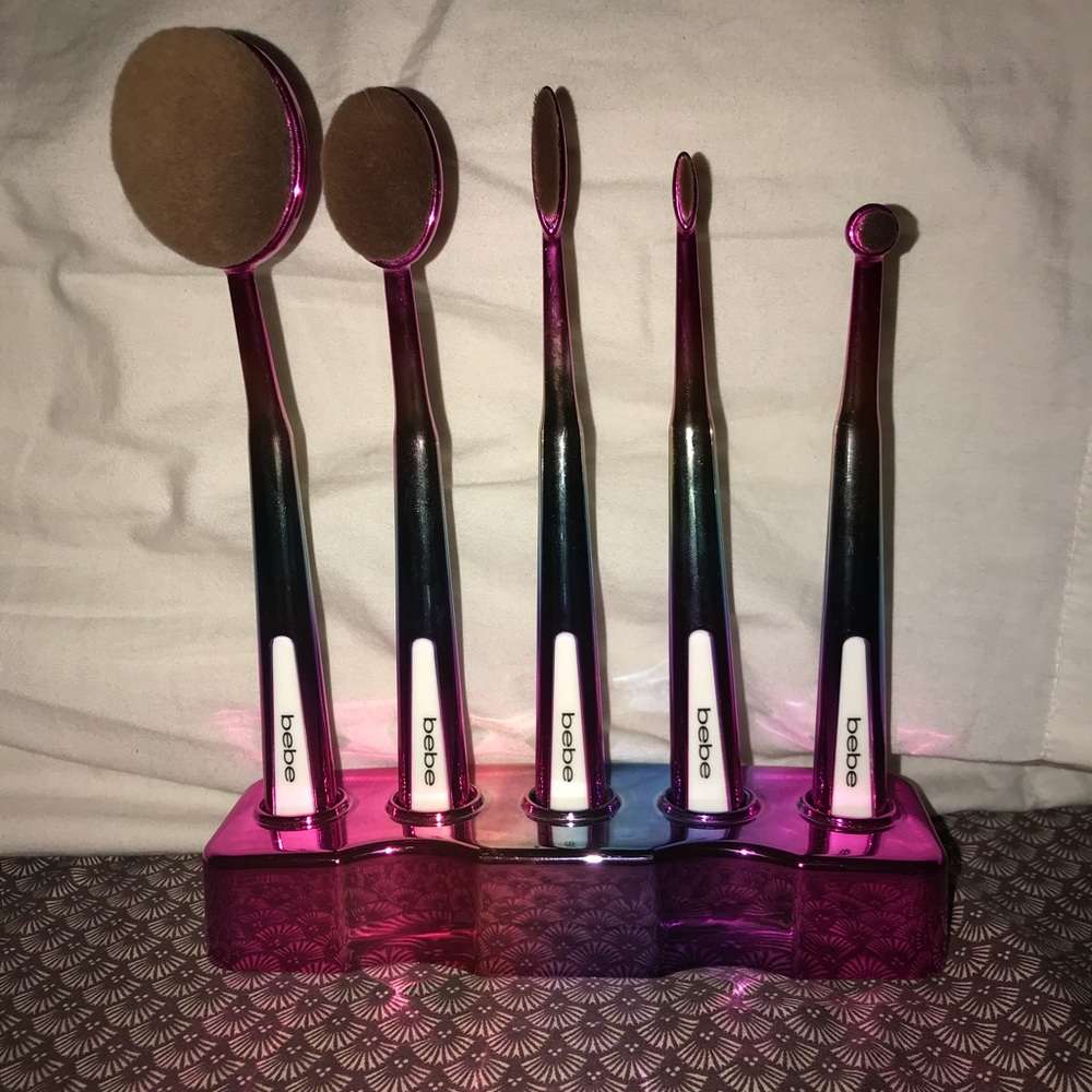 Set of 5 bebe brushes with stand